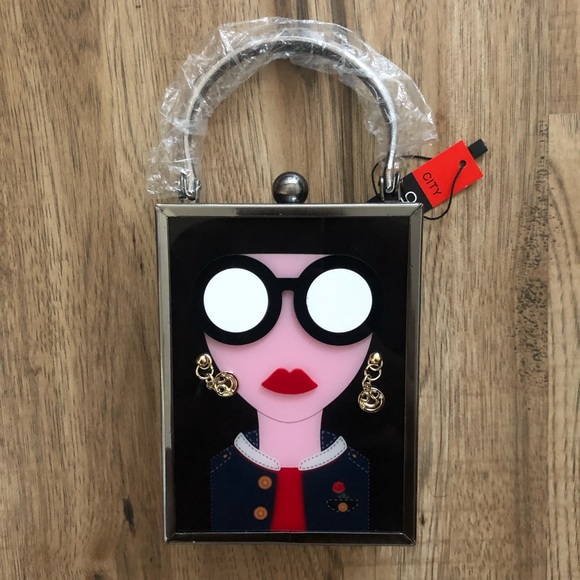 Handbags - NEW!!! HP 🥳🥳🥳Chic Lady with Glasses Bag